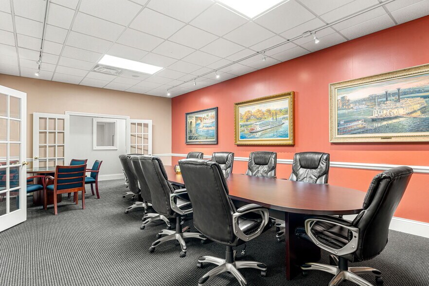 More Photos Of 222 Pearl St, New Albany Office Residential For Lease