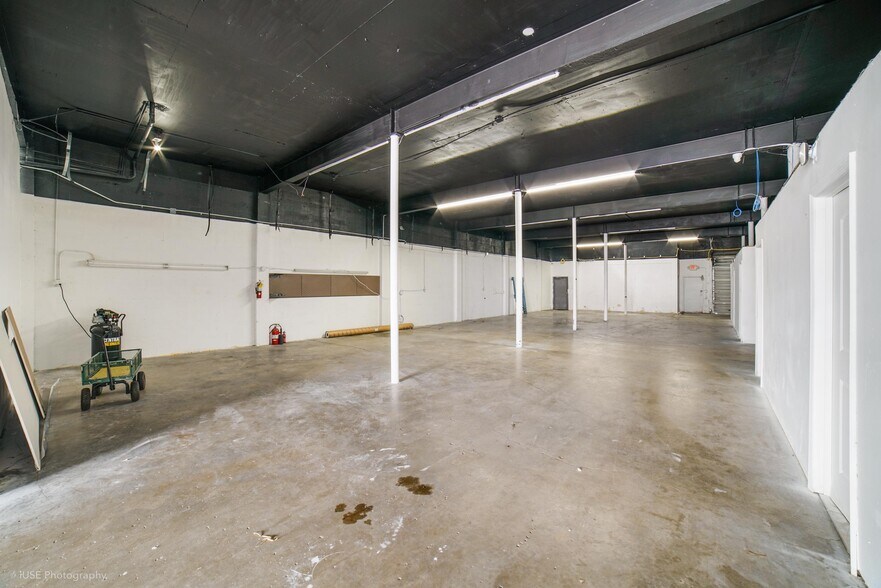 More Photos Of 450 W 28th St, Hialeah Warehouse For Lease
