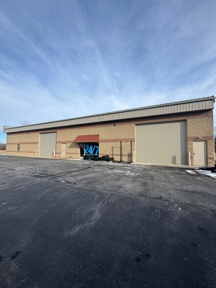 More Photos Of W5037 Amy Ave, Kaukauna Service For Lease
