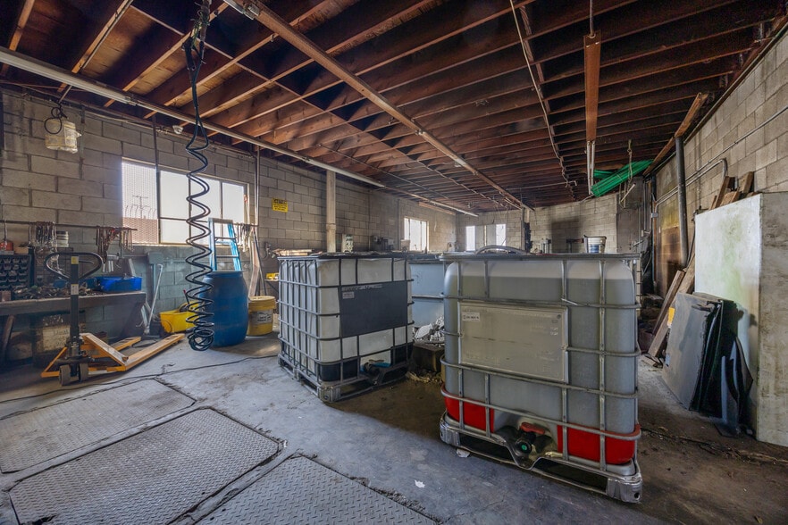 More Photos Of 2455 E 52nd St, Los Angeles Warehouse For Sale