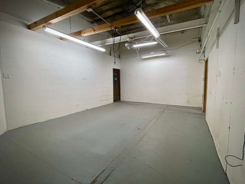 More Photos Of 21 Squires St, Cortland Warehouse For Lease