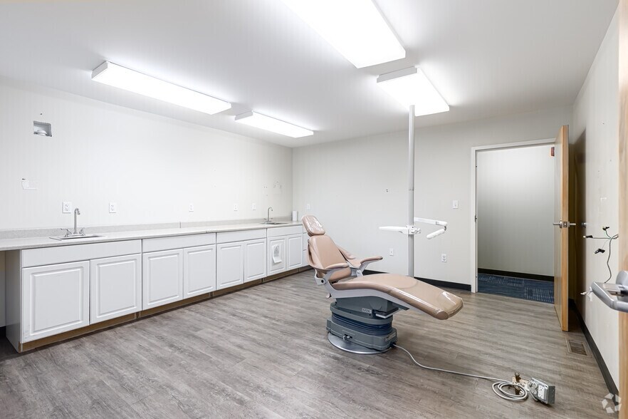 More Photos Of 169 Middle St, Bristol Medical For Sale