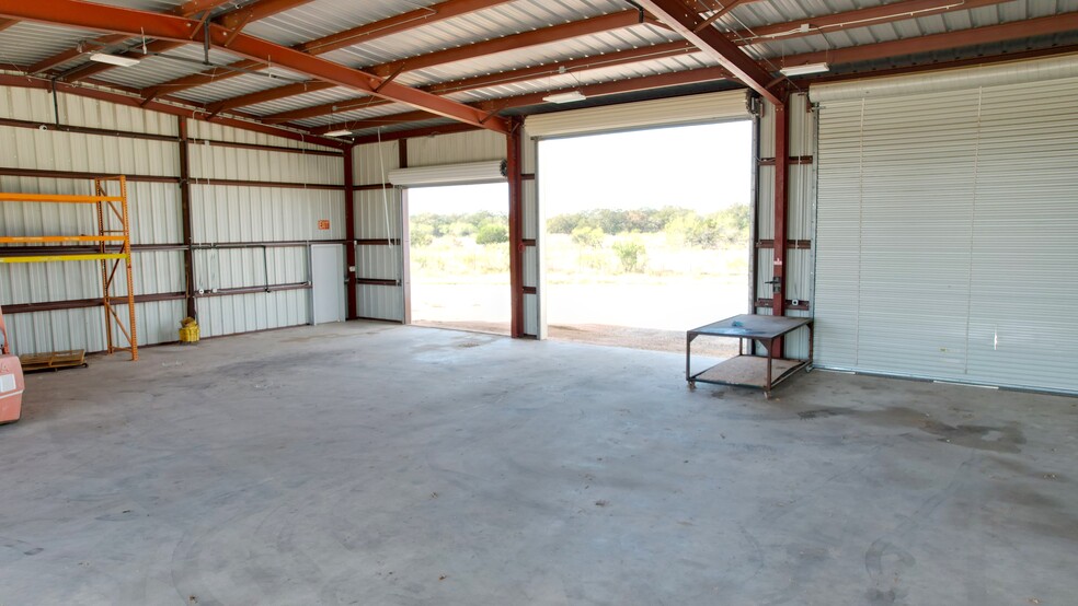 More Photos Of 3153 W Ammann Rd, Bulverde Light Manufacturing For Lease