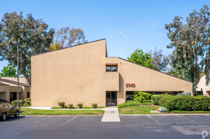 More Photos Of 2942 Daimler St, Santa Ana Office For Sale