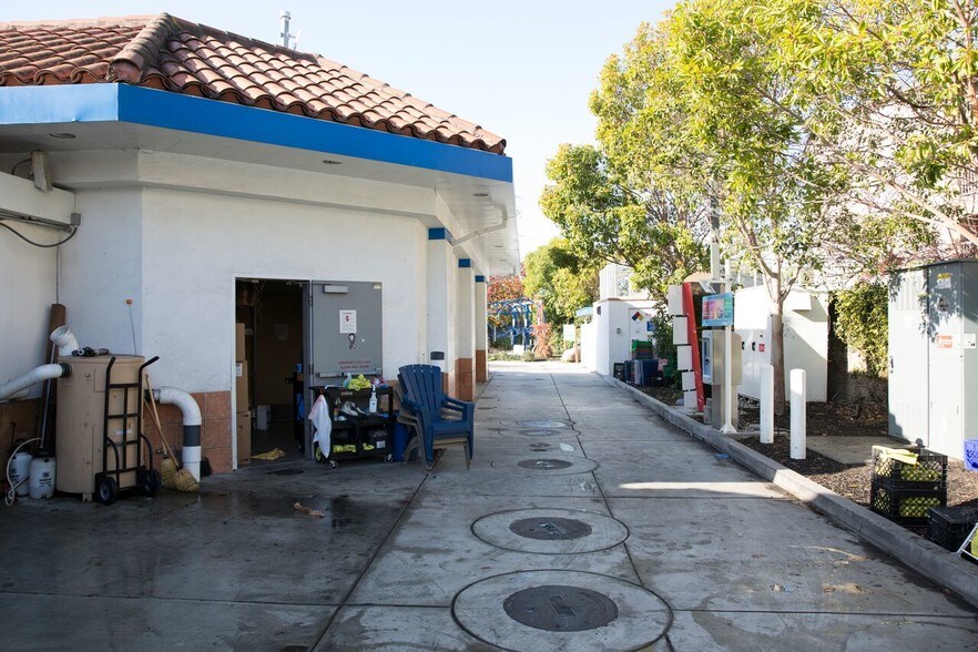 More Photos Of 391 W A St, Hayward Service Station For Lease