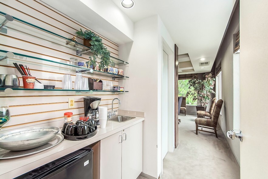 More Photos Of 8000 Ravines Edge Ct, Columbus Medical For Lease