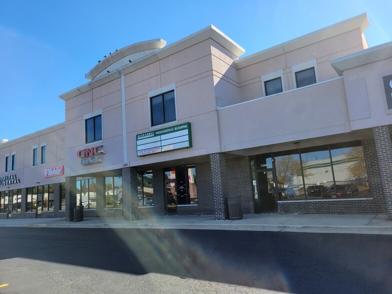 More Photos Of 1590 N Rand Rd, Palatine Unknown For Lease