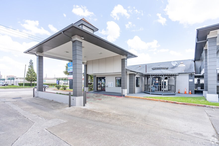 More Photos Of 9000 Airport Blvd, Houston Hotel For Sale