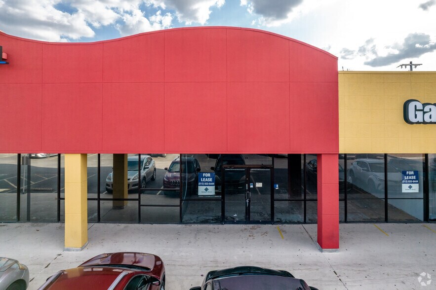 More Photos Of 13909 Nacogdoches Rd, San Antonio Unknown For Lease