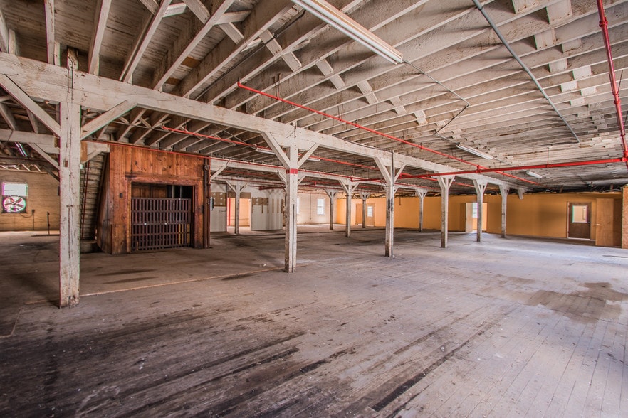 More Photos Of 115 W Clark St, Quincy Warehouse For Sale