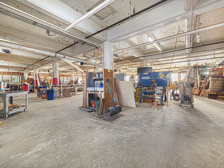 More Photos Of 11500 Joseph Campau St, Hamtramck Auto Dealership For Sale