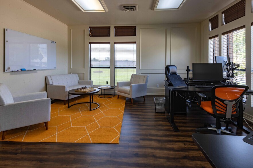 More Photos Of 3010 W Park Row Dr, Pantego Office For Sale