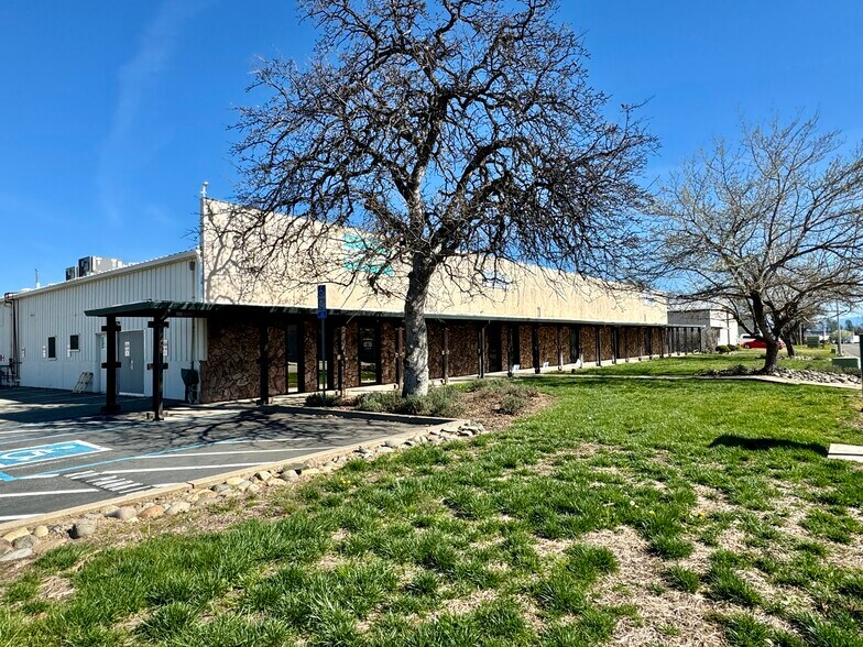 More Photos Of 4300-4356 Caterpillar Rd, Redding Manufacturing For Lease
