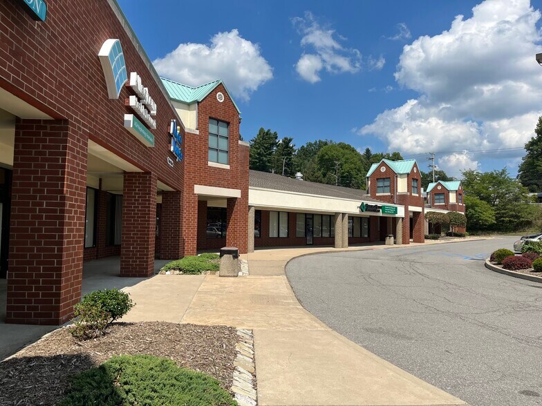 More Photos Of 1136 Thorn Run Rd, Coraopolis Unknown For Lease