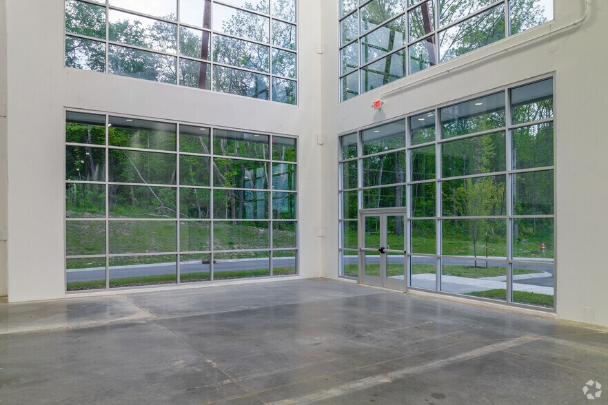 More Photos Of 121 Airpark Ctr E, Nashville Unknown For Lease