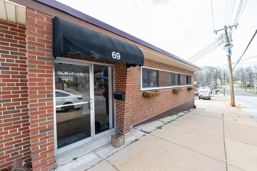 More Photos Of 69 N Gore Ave, Webster Groves Manufacturing For Sale