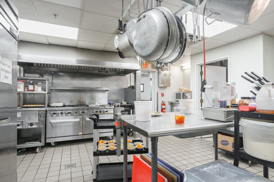 More Photos Of 425 Country Club Dr, Stockbridge Healthcare For Sale