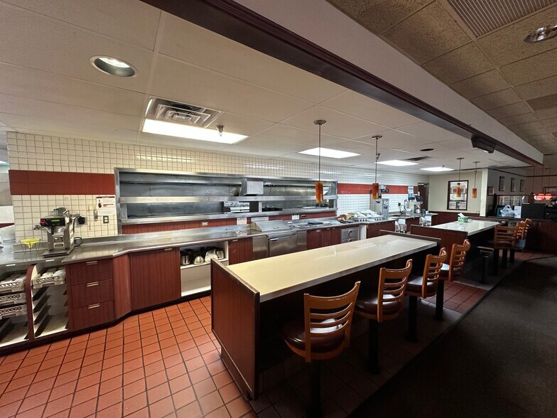 More Photos Of 2010 Overland Ave, Billings Restaurant For Sale
