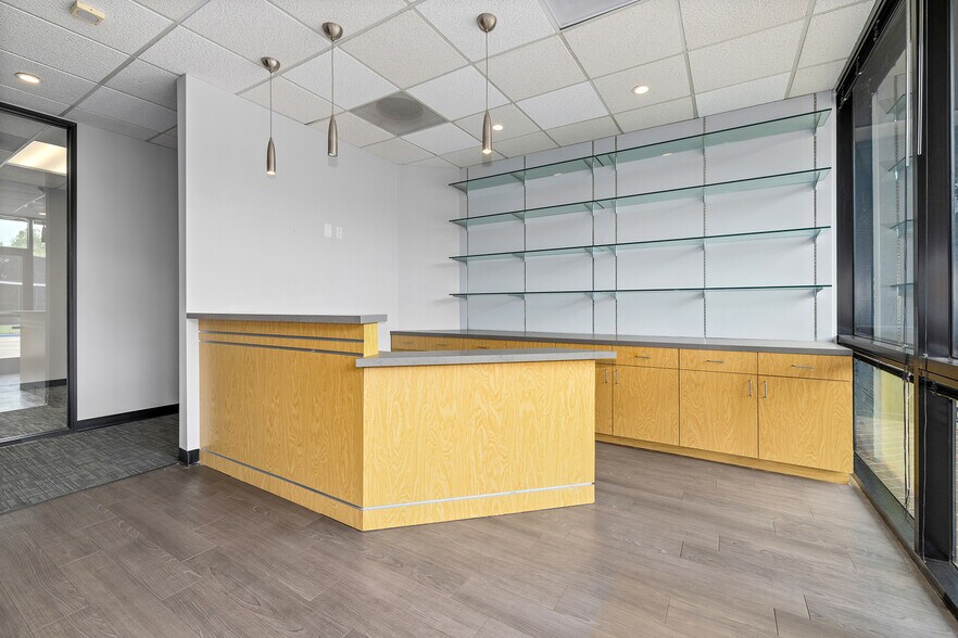 More Photos Of 20970 Warner Center Ln, Woodland Hills Medical For Sale