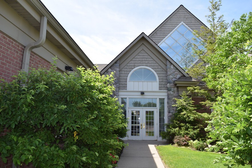 More Photos Of 38935 Ann Arbor Rd, Livonia Office For Lease
