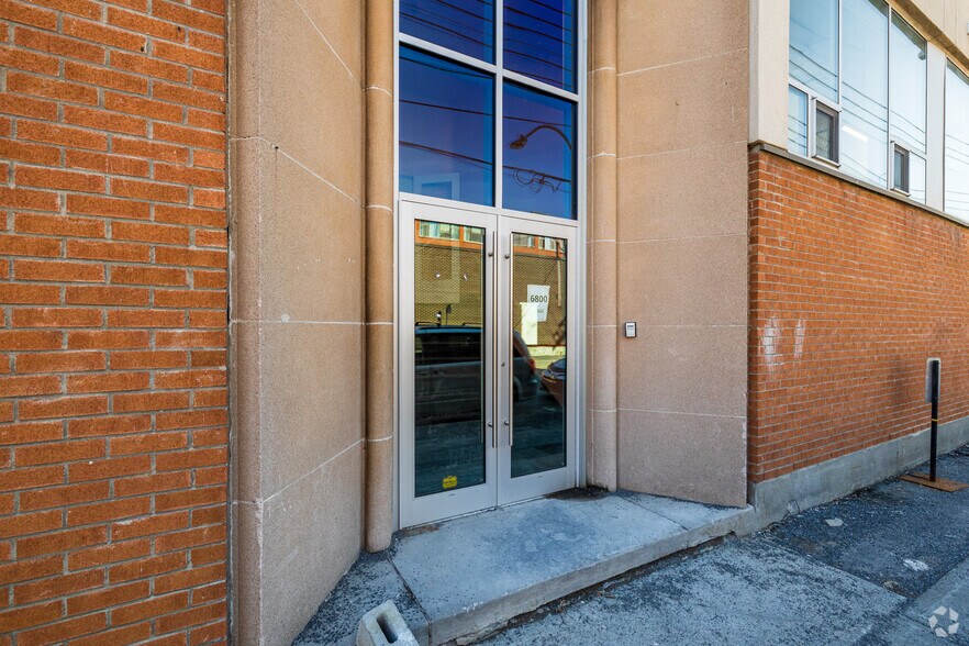 More Photos Of 6750-6800 Hutchison, Montréal Warehouse For Lease