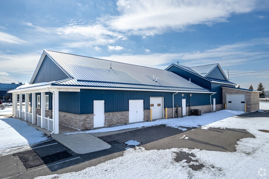 More Photos Of 10 Royal Gate Blvd, Vaughan General Retail For Lease