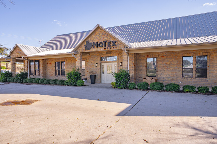 Primary Photo Of 327 N Denton St, Weatherford Office For Lease