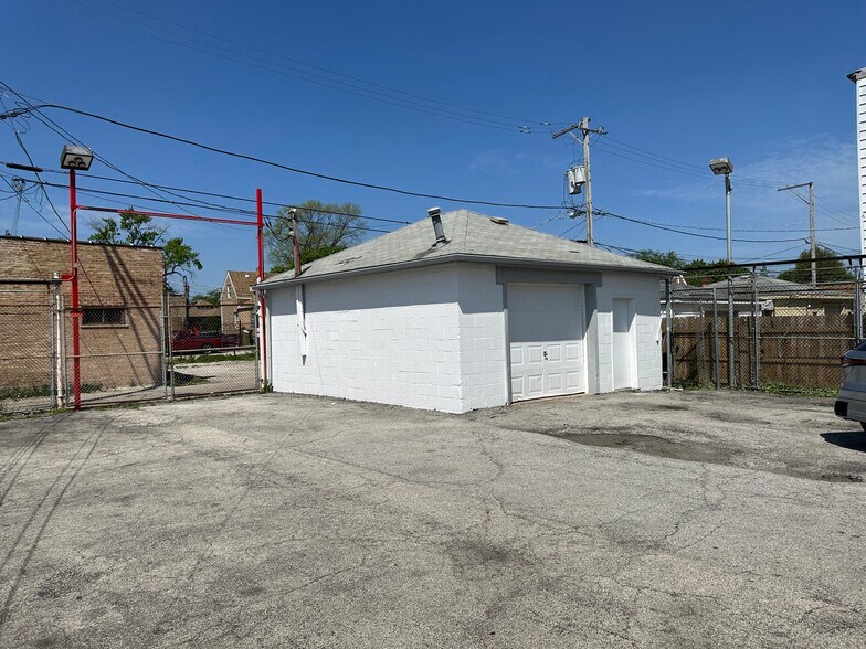More Photos Of 2435 N Cicero Ave, Chicago Auto Dealership For Sale