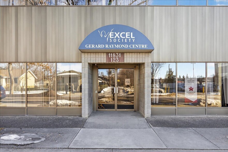 More Photos Of 11831 123 St NW, Edmonton Office For Sale