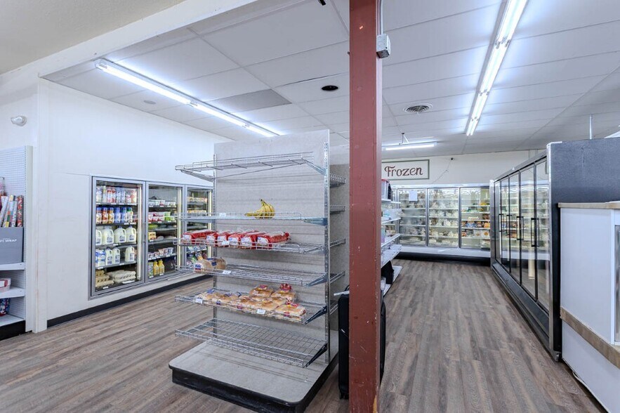 More Photos Of 234 Cedar St, Tigerton Supermarket For Sale