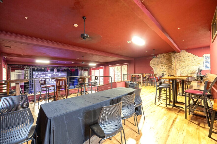 More Photos Of 128 W Central Ave, Bentonville Freestanding For Sale