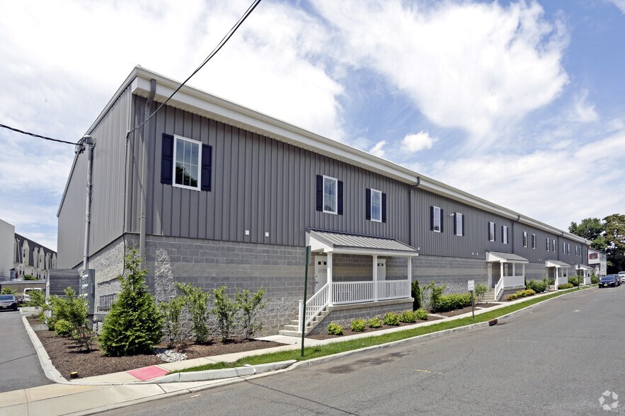 More Photos Of 633 Pierce Ave, Linden Warehouse For Lease