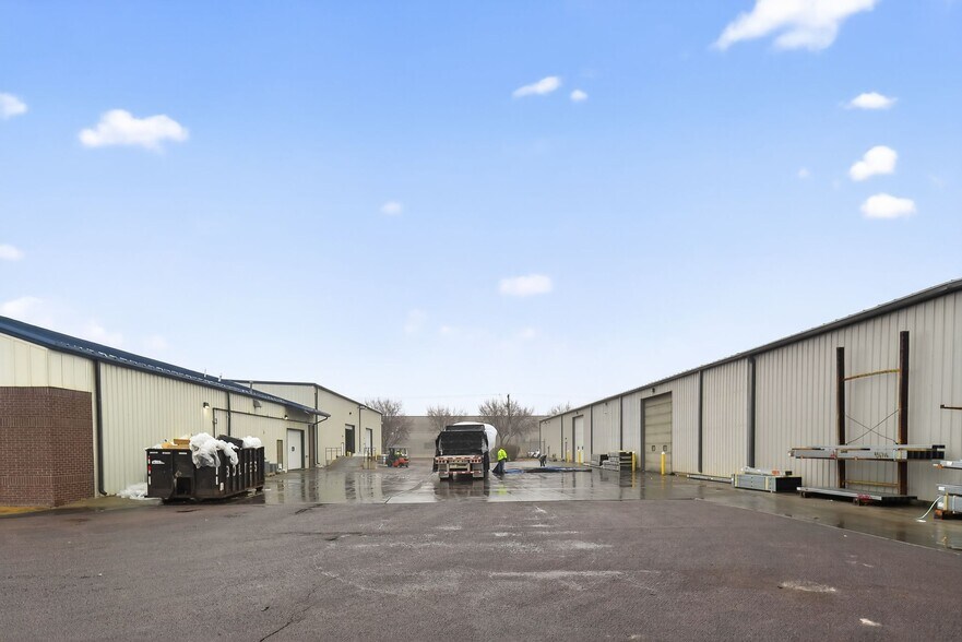 More Photos Of 2609 S Carolyn Ave, Sioux Falls Warehouse For Lease