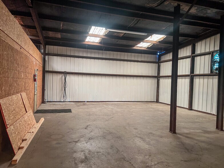 More Photos Of 17246 MS-26, Lucedale Flex For Lease