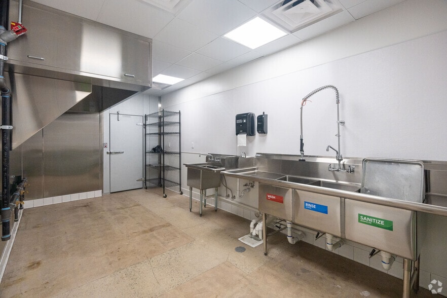 More Photos Of 2171 S Grape St, Denver Restaurant For Lease