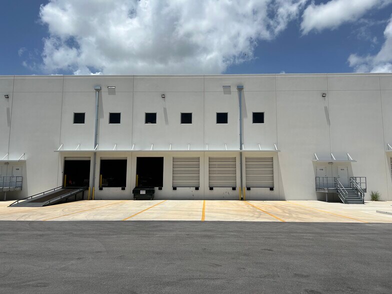 More Photos Of 8565 W 44th Ave, Hialeah Warehouse For Lease