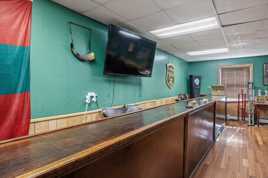 More Photos Of 1020 W Hillcrest Dr, Dekalb Sorority Fraternity House For Sale