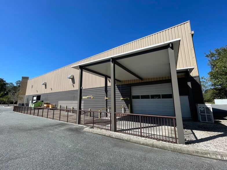 More Photos Of 5431 SW 35th Dr, Gainesville Showroom For Sale