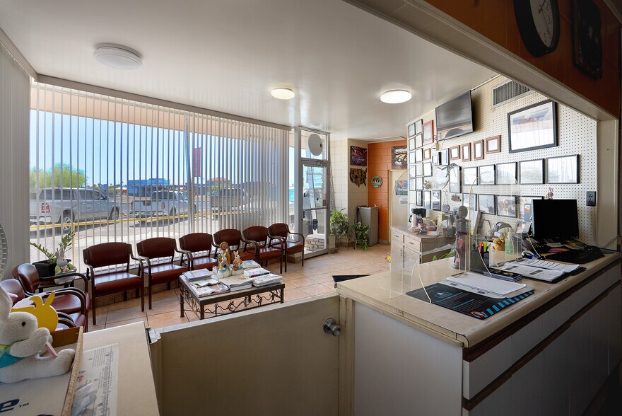 More Photos Of 870 W Apache Trl, Apache Junction General Retail For Sale