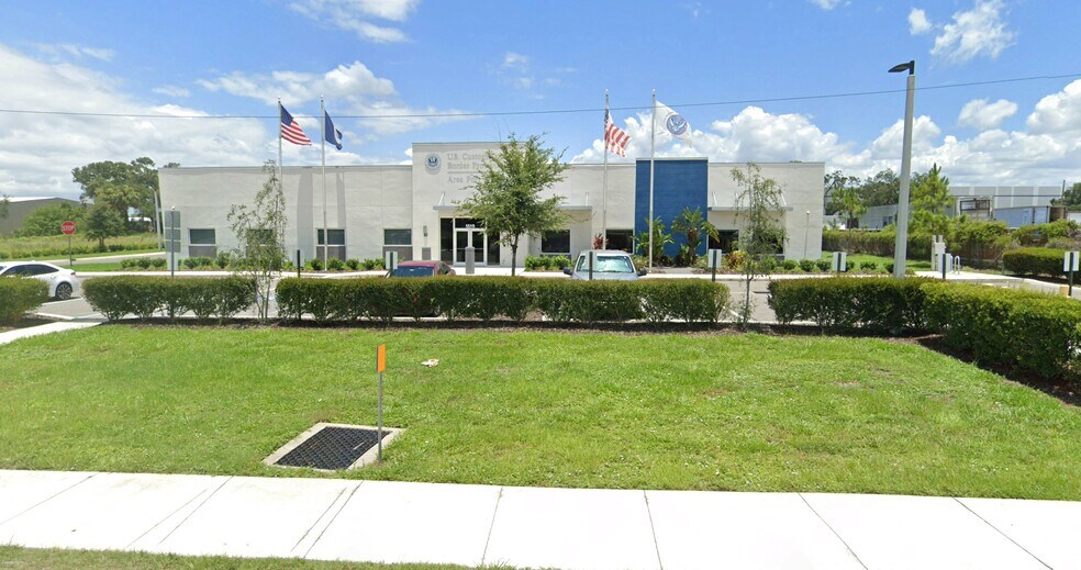 More Photos Of 5519-5525 W Hillsborough Ave, Tampa Office For Sale
