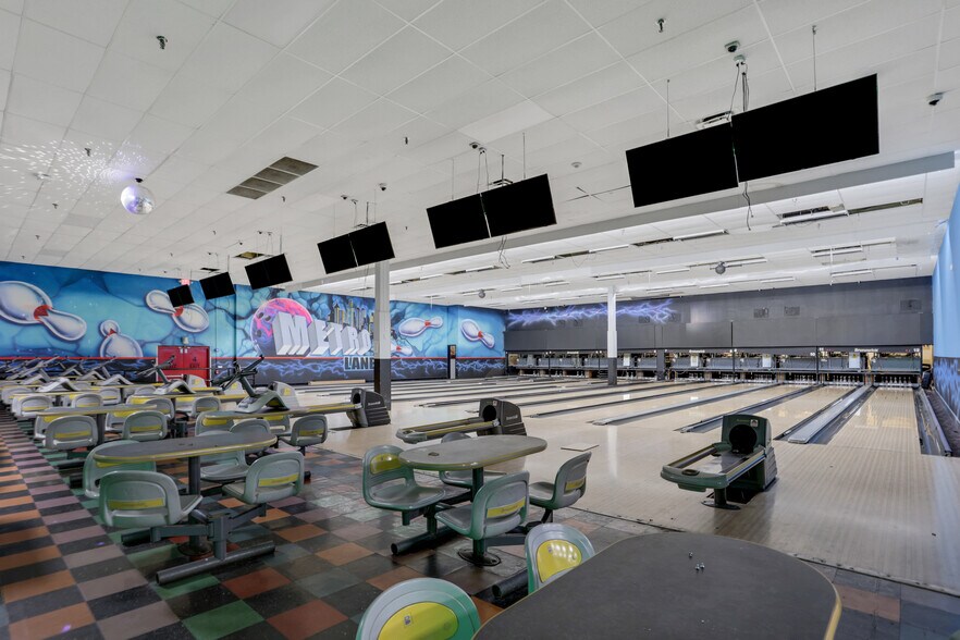 More Photos Of 1959 Metropolitan Pky SW, Atlanta Bowling Alley For Lease
