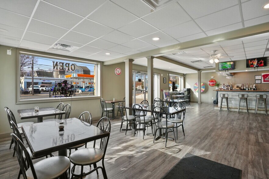 More Photos Of 4050 Main St, Bridgeport General Retail For Sale