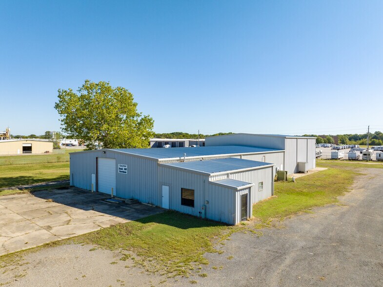 More Photos Of 3010 Industrial Park Rd, Van Buren Warehouse For Sale
