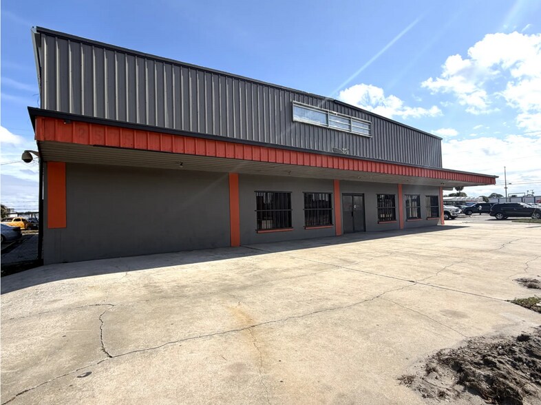 More Photos Of 2575 Fowler St, Fort Myers Auto Dealership For Sale