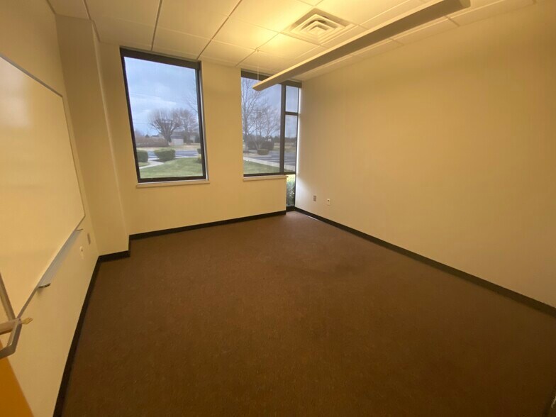 More Photos Of 2143 E Primrose St, Springfield Office For Lease