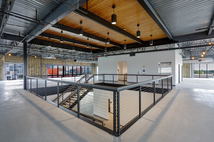 More Photos Of 915 5th Ave S, Nashville Office For Lease