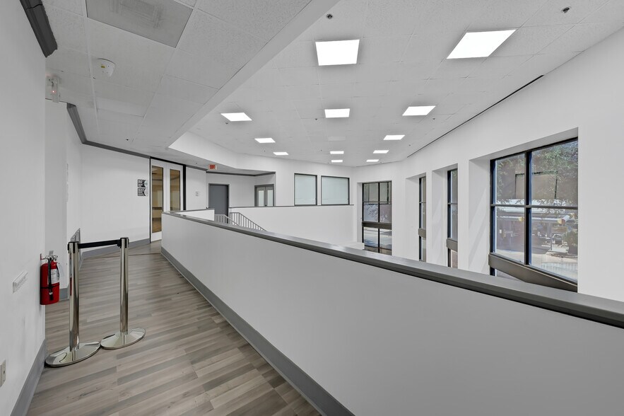 More Photos Of 1124 Blalock Rd, Houston Warehouse For Sale