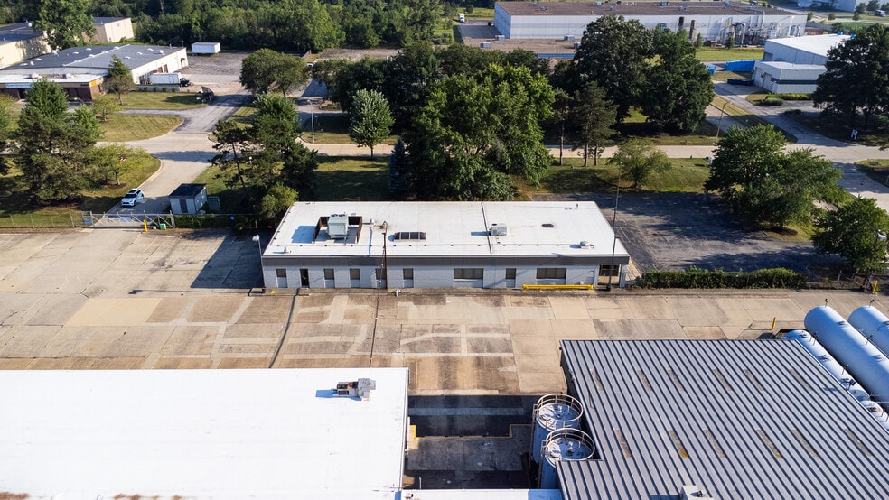 More Photos Of 21600 Drake Rd, Strongsville Warehouse For Lease