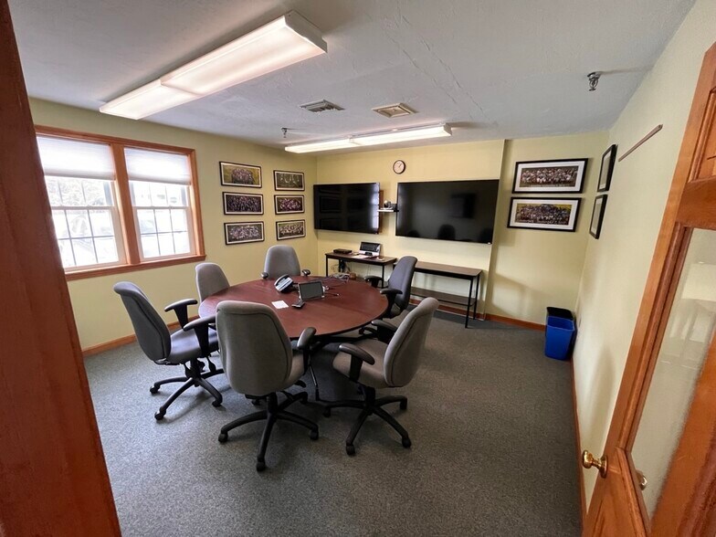More Photos Of 4-6 Barlows Landing Rd, Pocasset Storefront Retail Office For Sale