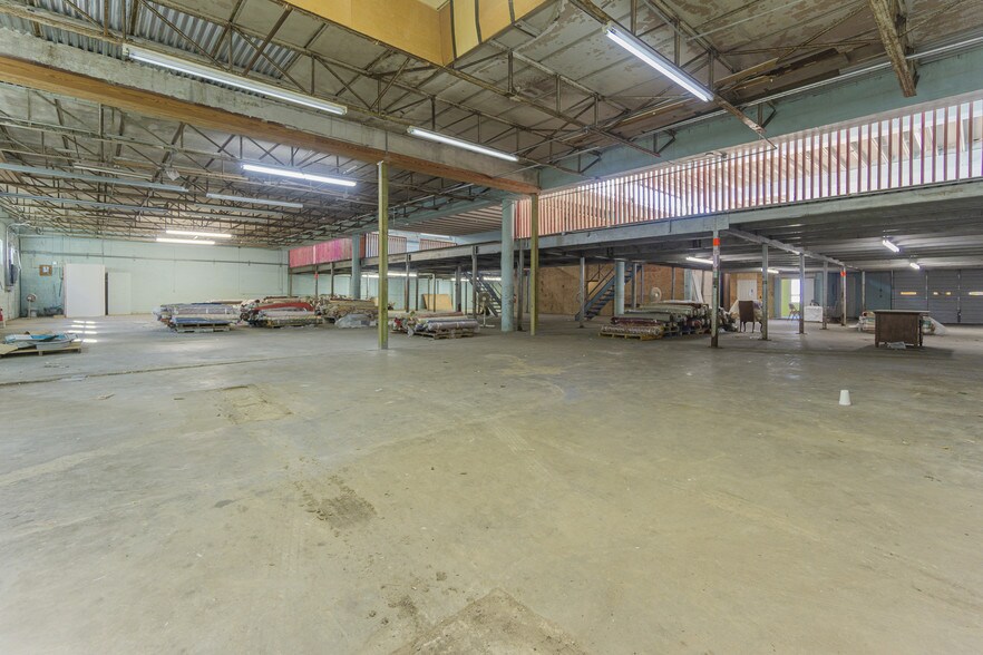 More Photos Of 2415 Church St, Galveston Light Distribution For Lease